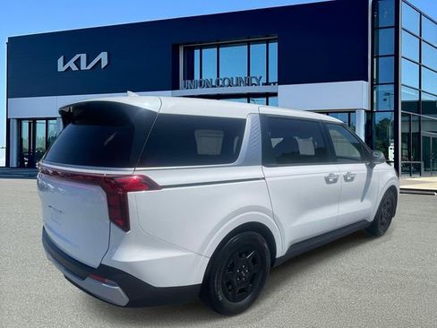 Used 2025 Kia Carnival FWD image 9