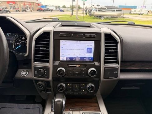 Used 2020 Ford F150 Lariat w/ Equipment Group 502A Luxury AWD/4WD image 33