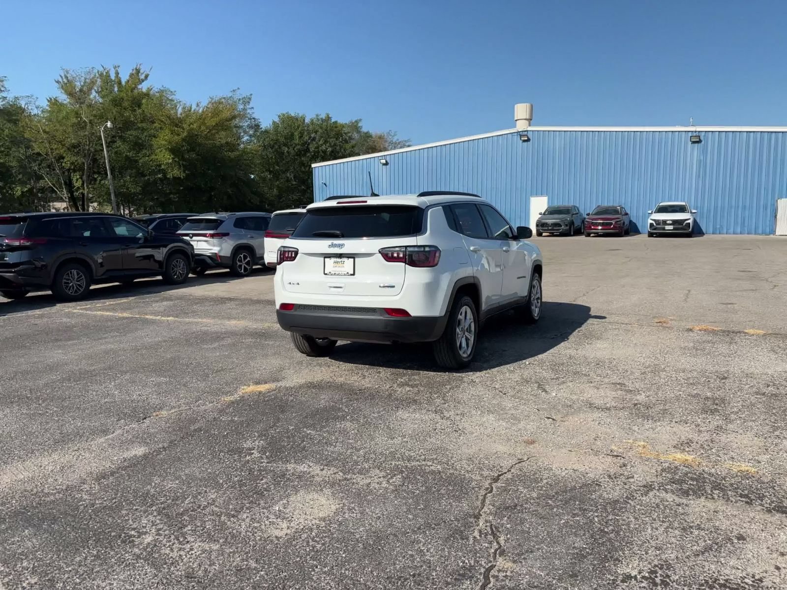 Used 2025 Jeep Compass Latitude AWD/4WD image 14
