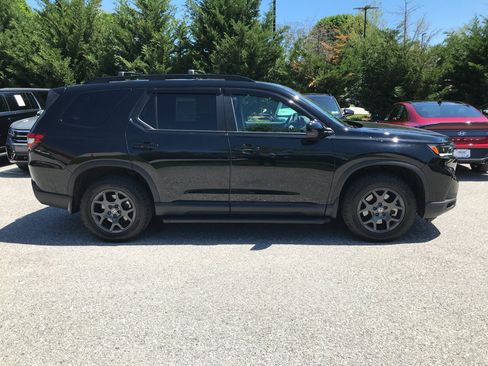 Used 2023 Honda Pilot TrailSport image 9