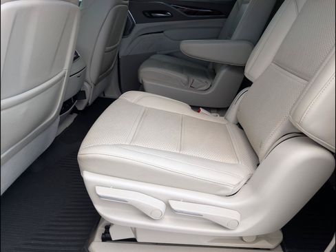 Used 2024 Cadillac Escalade ESV Premium Luxury Platinum AWD/4WD image 12