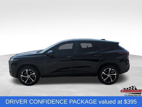Used 2025 Chevrolet Trax RS w/ Driver Confidence Package FWD image 2