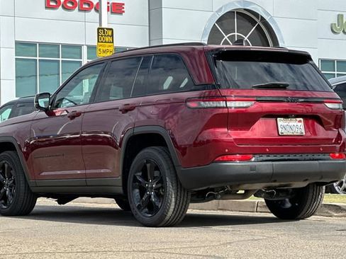 Certified 2023 Jeep Grand Cherokee Altitude RWD image 9