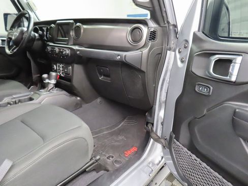Used 2021 Jeep Gladiator Sport image 28