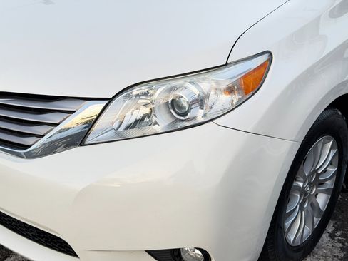 Used 2017 Toyota Sienna XLE Premium w/ Protection Package image 9