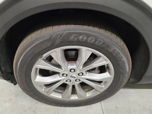 Used 2021 Ford Explorer XLT w/ Equipment Group 202A RWD image 9