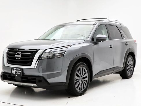 Used 2024 Nissan Pathfinder SL w/ SL Premium Package image 2