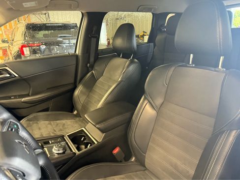 Used 2024 Mitsubishi Outlander SE AWD/4WD image 16