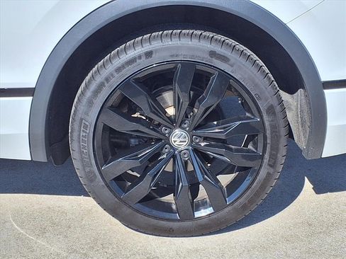 Used 2020 Volkswagen Tiguan SE R-Line image 24
