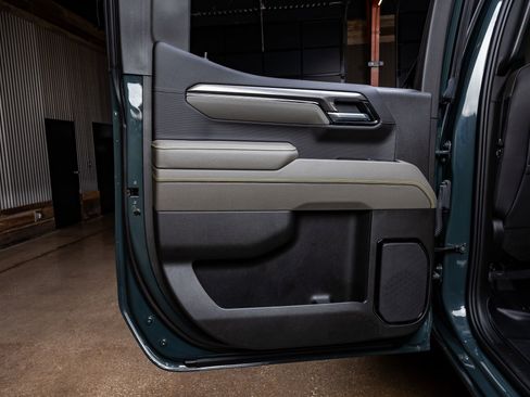 Used 2025 Chevrolet Silverado 1500 ZR2 w/ Technology Package image 36