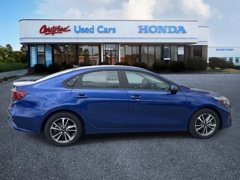 Used 2024 Kia Forte LXS w/ LXS Technology Package FWD image 6