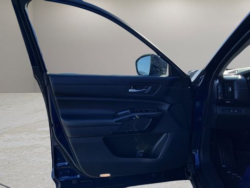 Used 2022 Nissan Pathfinder SV w/ SV Premium Package image 9