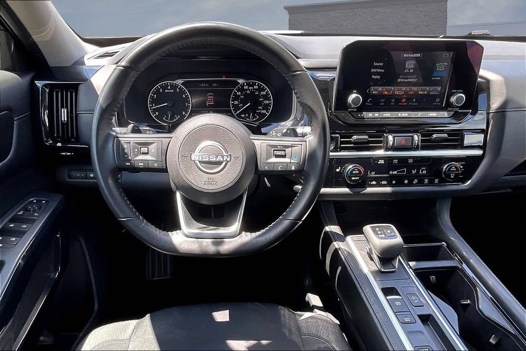 Used 2025 Nissan Pathfinder SV FWD image 8