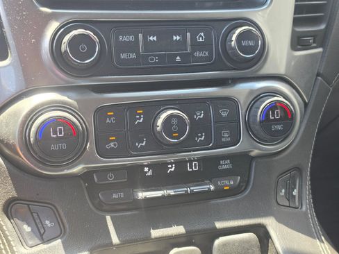 Used 2019 Chevrolet Suburban LT w/ LT Signature Package AWD/4WD image 7