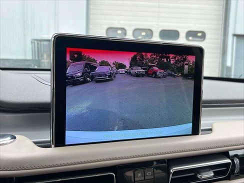 Used 2023 Lincoln Aviator AWD w/ Premium Package image 32