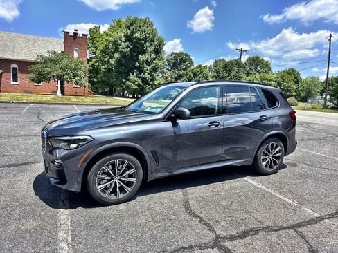 Used 2019 BMW X5 xDrive40i w/ M Sport Package AWD/4WD image 3