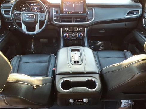 Used 2021 GMC Yukon SLT image 11