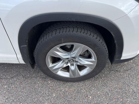 Used 2017 Toyota Highlander Limited AWD/4WD image 6