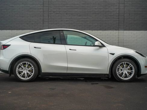 Used 2022 Tesla Model Y Long Range AWD/4WD image 4