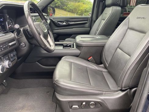 Used 2021 GMC Yukon XL Denali w/ Denali Premium Package AWD/4WD image 17