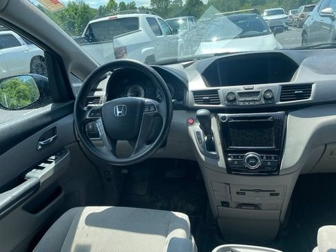Used 2016 Honda Odyssey SE image 8
