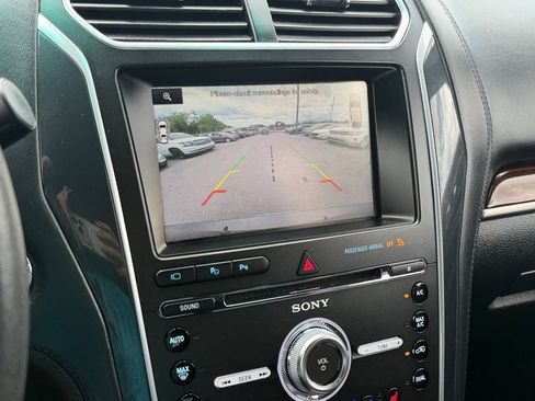 Used 2016 Ford Explorer Platinum AWD/4WD image 28
