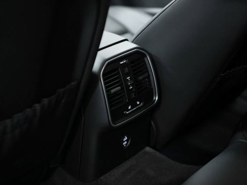 Certified 2026 Porsche Macan AWD/4WD image 35