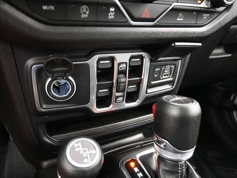 Certified 2024 Jeep Gladiator Sport image 24