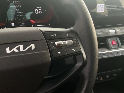 Used 2025 Kia K4 FWD image 27