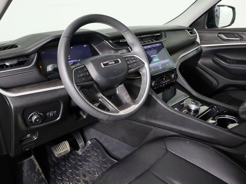 Used 2023 Jeep Grand Cherokee Limited w/ Black Appearance Package image 28