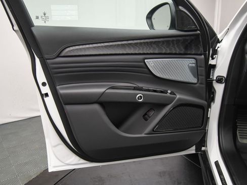 New 2025 Maserati Grecale Modena image 36