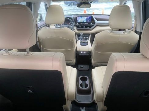 Certified 2022 Toyota Highlander Platinum image 14