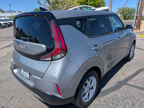 Used 2025 Kia Soul LX w/ LX Technology Package FWD image 5