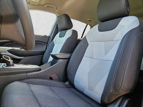 New 2026 Chevrolet Trax LS w/ LS Convenience Package FWD image 4
