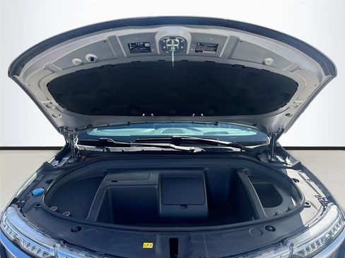 New 2025 VinFast VF 8 Plus image 31