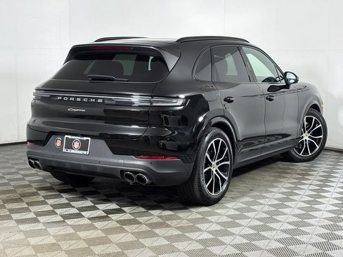 Used 2024 Porsche Cayenne image 7
