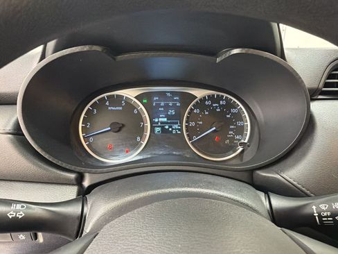 Used 2021 Nissan Versa S FWD image 19