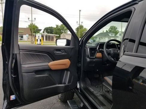 Used 2025 GMC Canyon AT4 AWD/4WD image 10