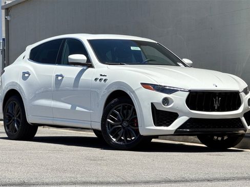 Used 2022 Maserati Levante Modena image 2