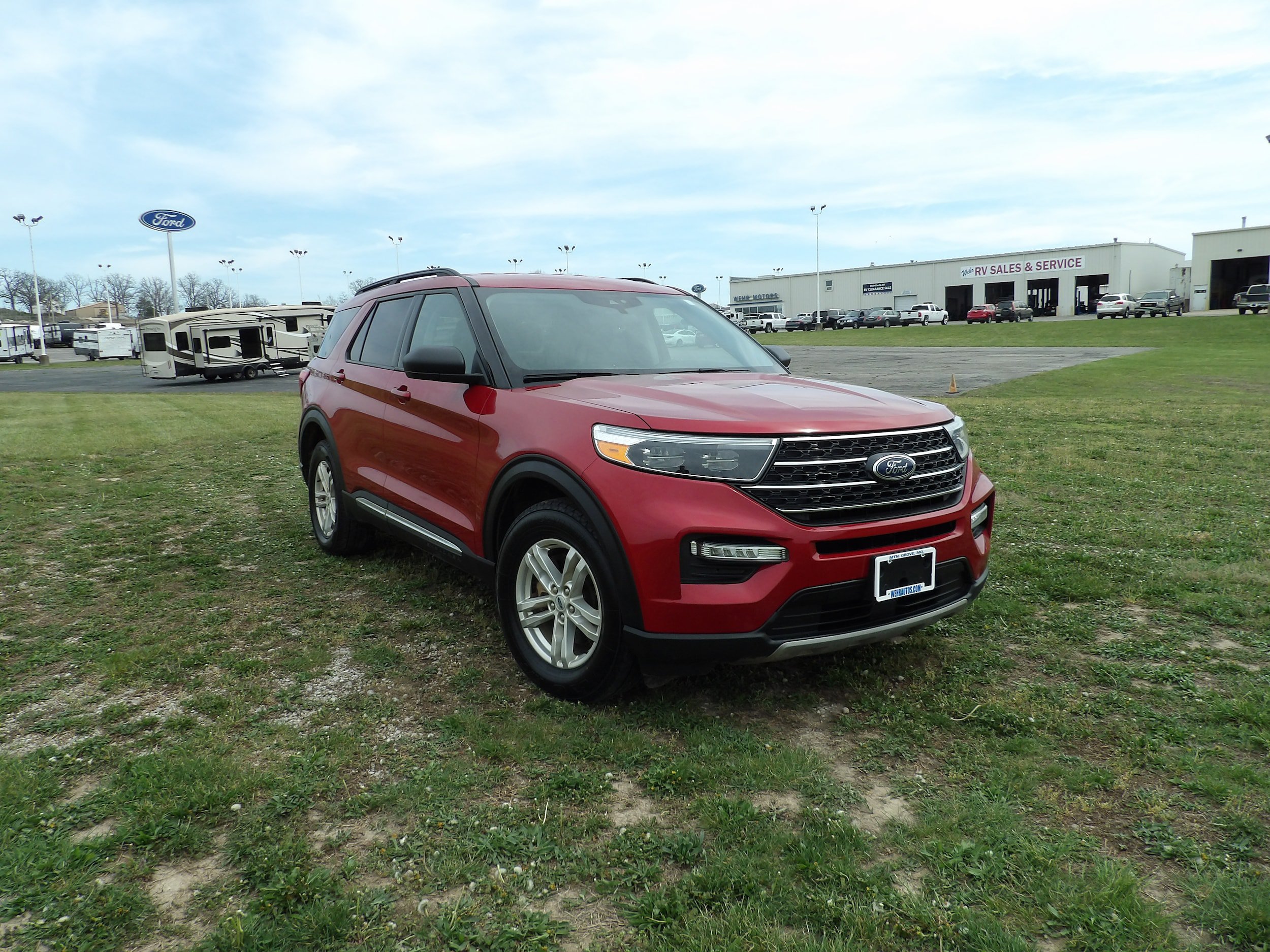 Used 2021 Ford Explorer XLT w/ Equipment Group 202A AWD/4WD image 4
