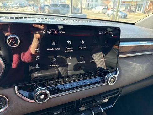 Used 2024 GMC Canyon Denali image 26