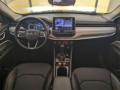 Used 2022 Jeep Compass Limited image 9