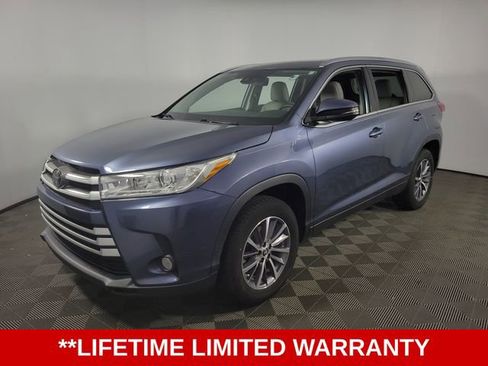 Used 2019 Toyota Highlander XLE image 3