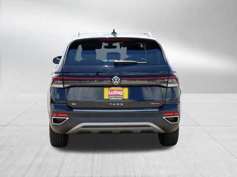 Used 2025 Volkswagen Taos SE w/ Panoramic Sunroof Package AWD/4WD image 6