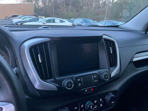 Used 2024 GMC Terrain SLT image 17