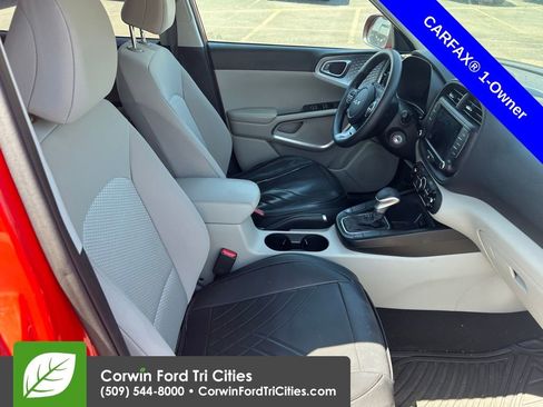 Used 2024 Kia Soul LX w/ Option Group 015 FWD image 5