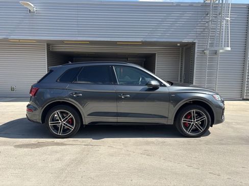 Used 2024 Audi Q5 e Premium Plus w/ Premium Plus Package image 4