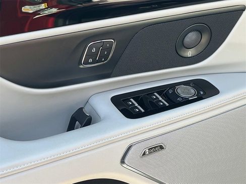 New 2026 Lincoln Nautilus Reserve image 12