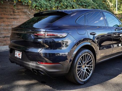 Used 2023 Porsche Cayenne Platinum Edition image 8