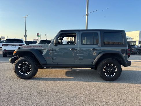 Used 2025 Jeep Wrangler Unlimited Rubicon AWD/4WD image 3